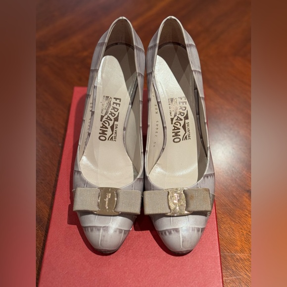 Authentic Salvatore Ferragamo pumps sz 6.5 - Picture 3 of 8